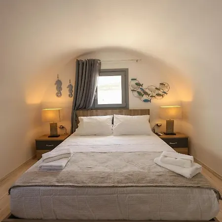 Misilia Santorini Cycladic House With Jacuzzi *