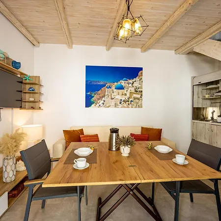 Misilia Santorini Cycladic House With Jacuzzi *